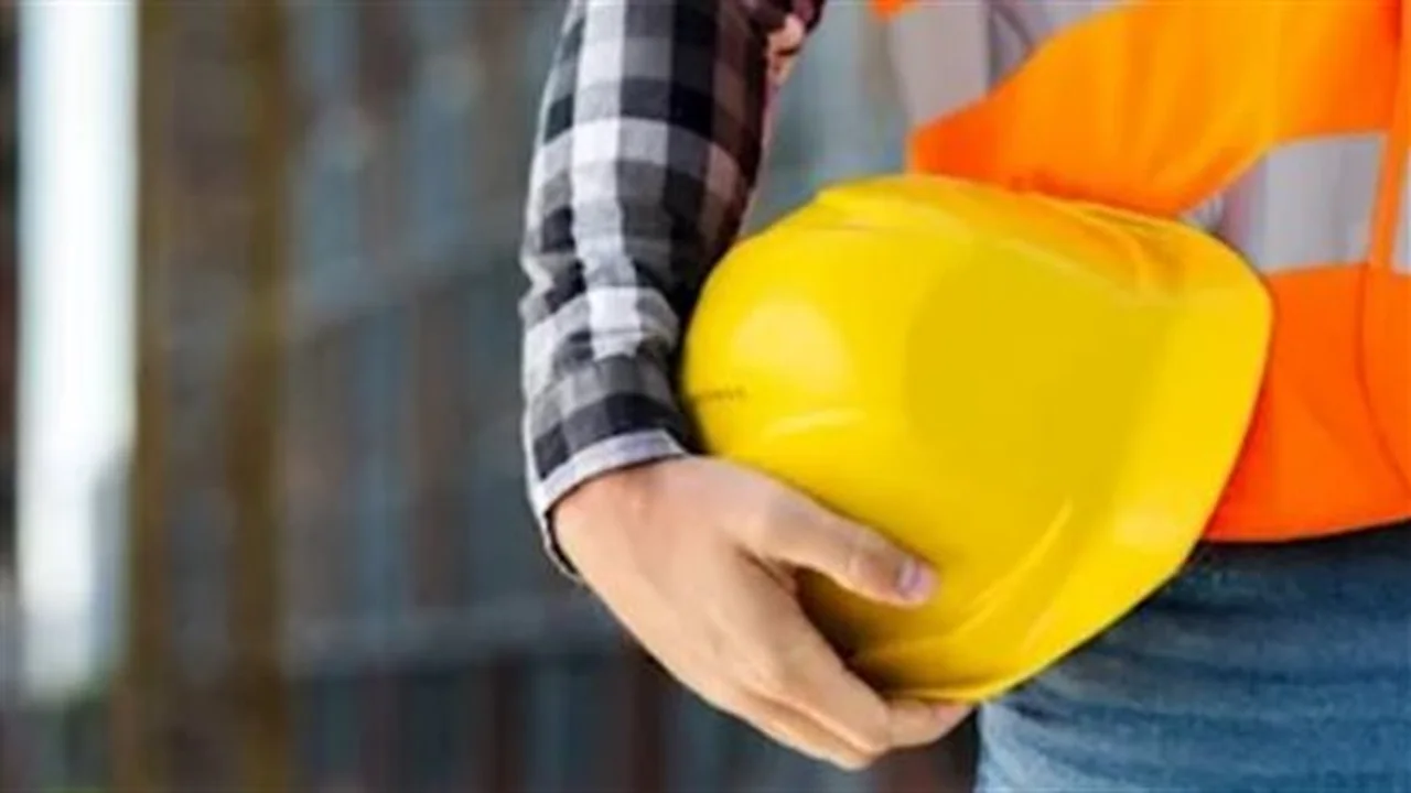 إنهاء الخدمات.. ضوابط قانونية تحكم حقوق العامل وتعويضات الفصل غير المشروع